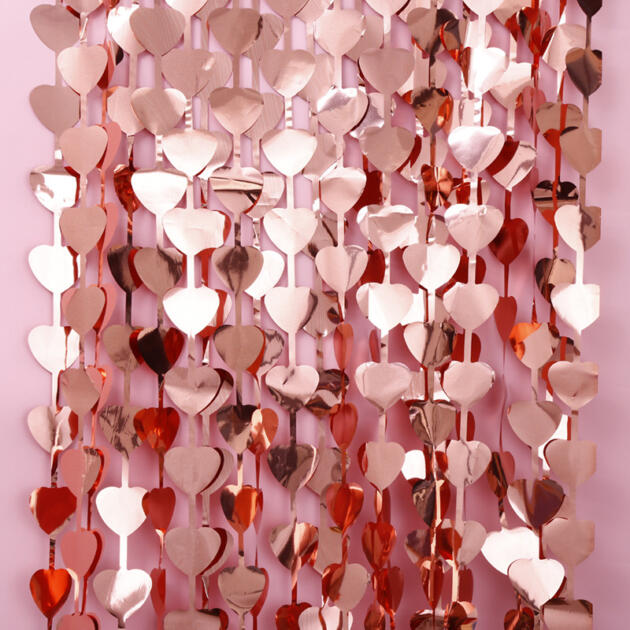 Rideau de guirlandes cœurs rose gold